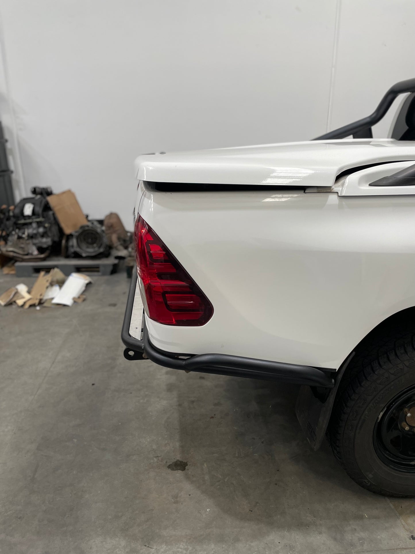 Styleworx N80 hilux tube tub chop rear bar