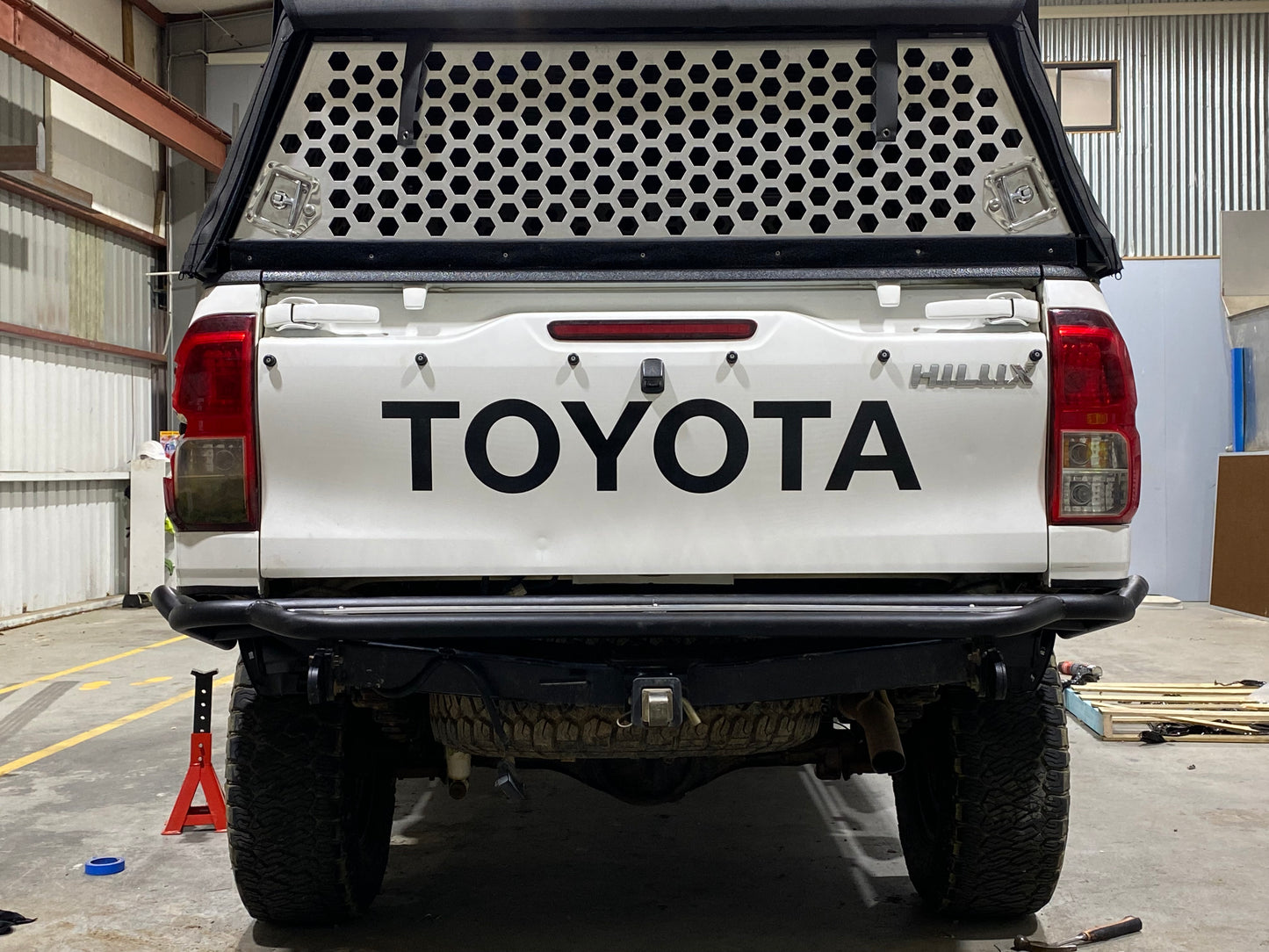 Styleworx N80 hilux tube tub chop rear bar